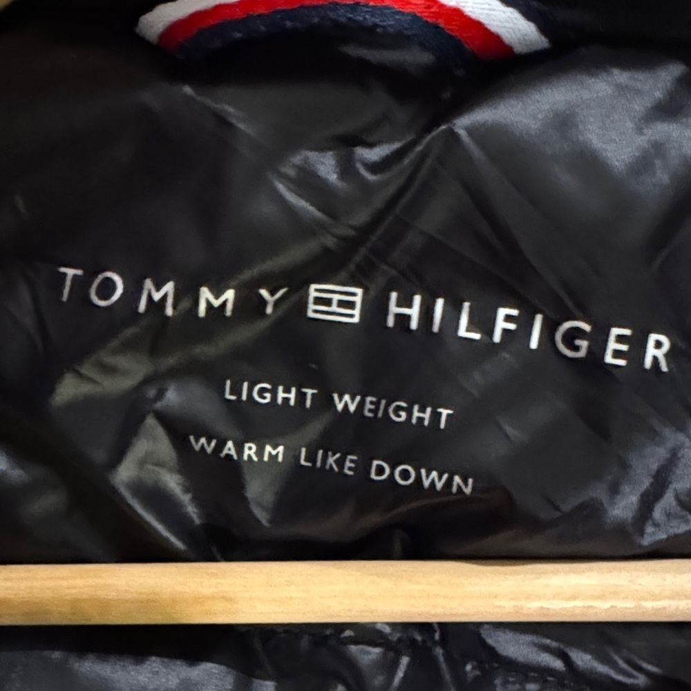 NWT Tommy Hilfiger Black Zip Up Puffer Jacket Size Large - Picture 3 of 11